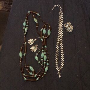 🌸Dress up or down with jewelry bundle